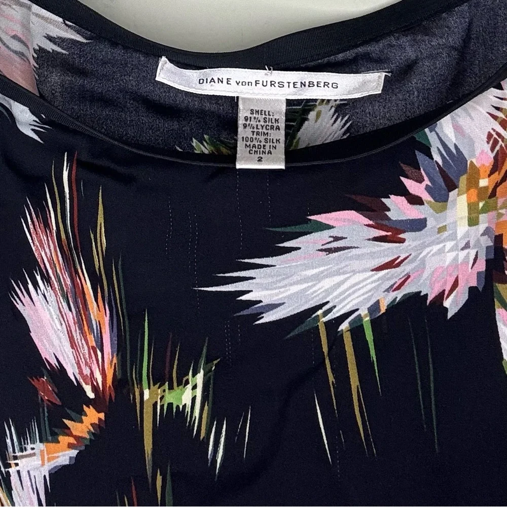 Diane von Furstenberg silk handkerchief skirt, size 2 - Picture 3 of 4